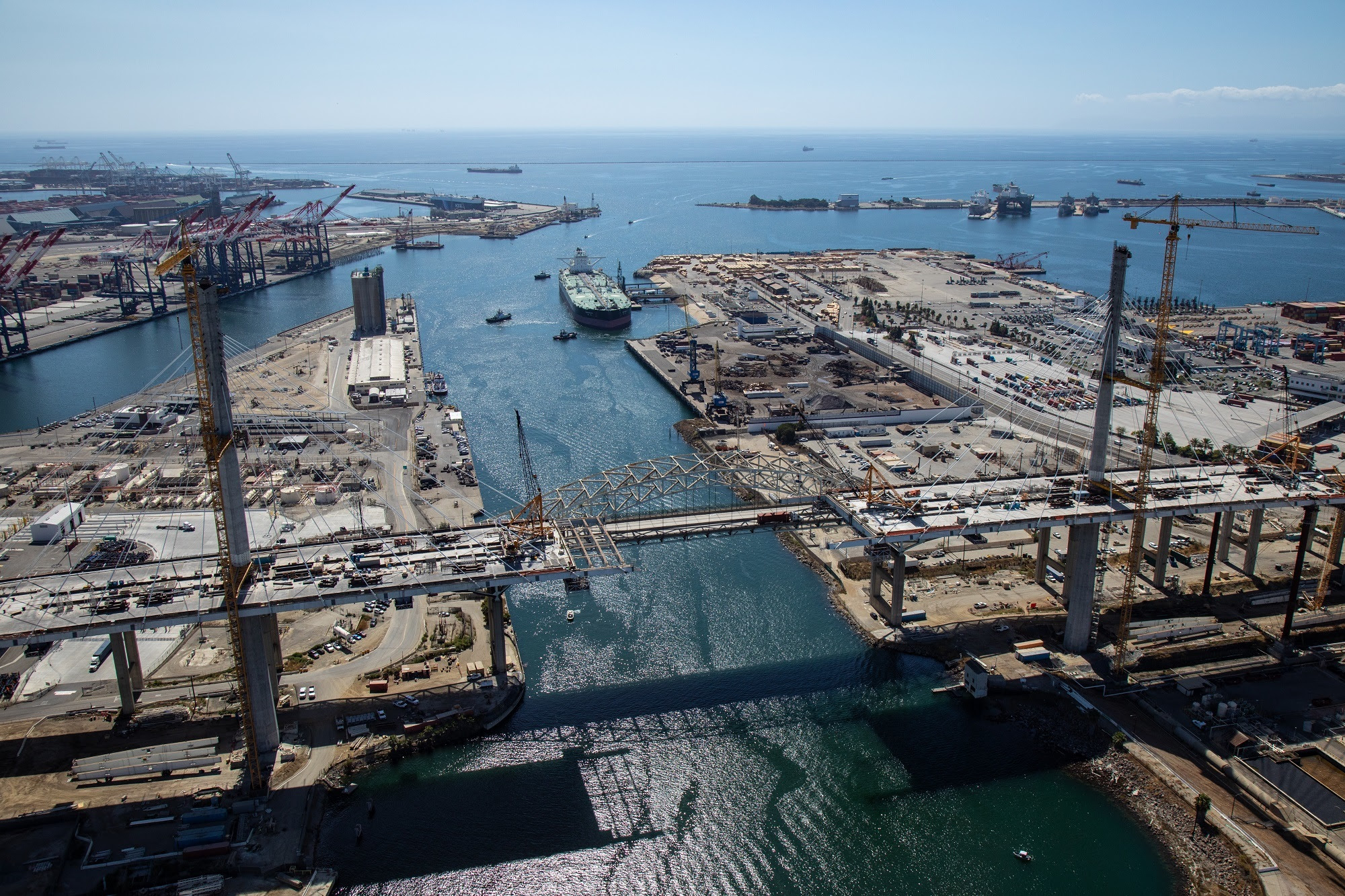 Long Beach breaks September cargo record - Material Handling Wholesaler