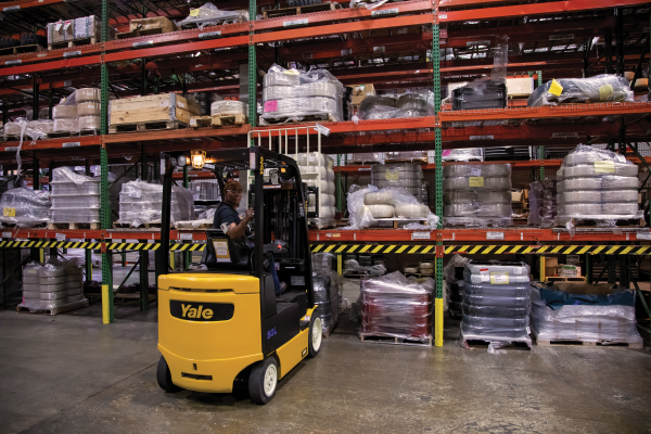 Yale ERC050-060VGL series of lithium-ion powered lift truck image